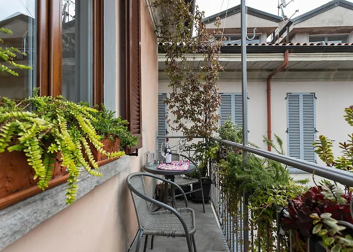 Near Maggiore And Borromean Isles 因特拉